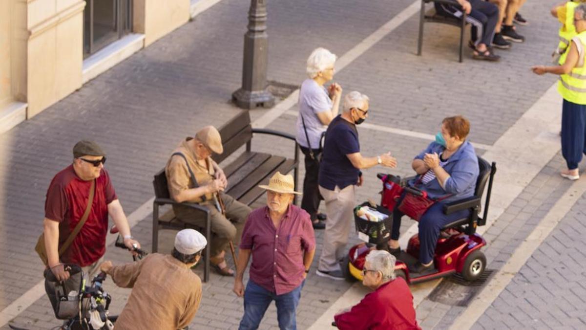 Concentración en Alzira de pensionistas y jubilados, en una imagen de archivo.