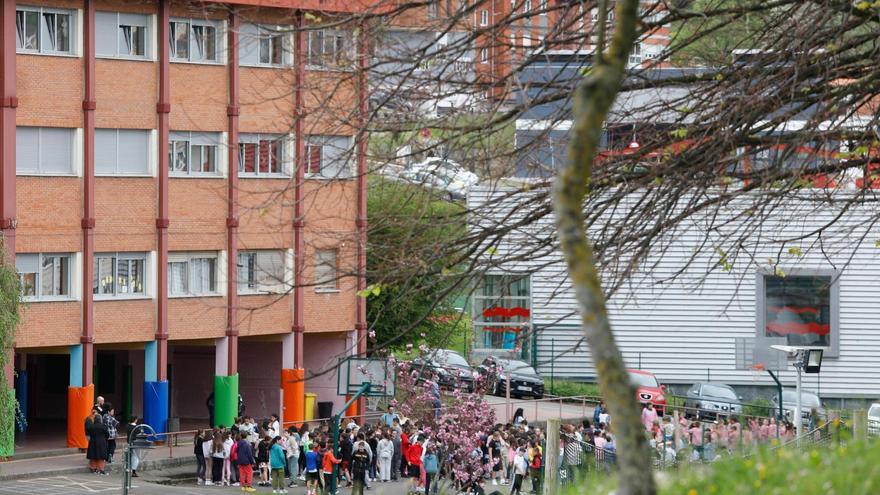Más de 200 escolares de Corvera se benefician del cheque educativo para el próximo curso