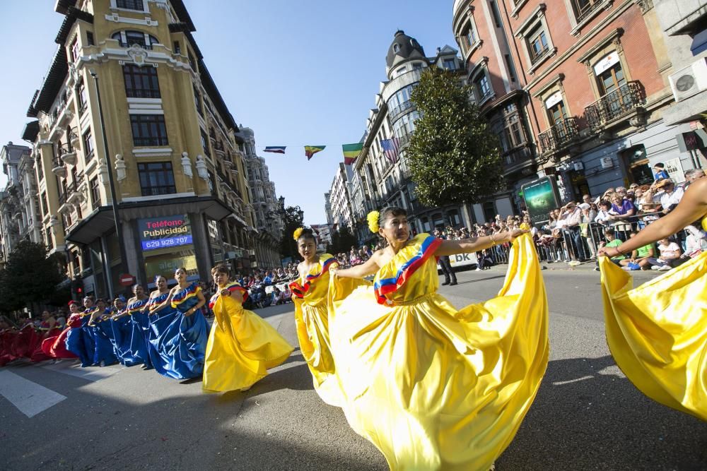 Oviedo celebra el desfile del Día de América en Asturias