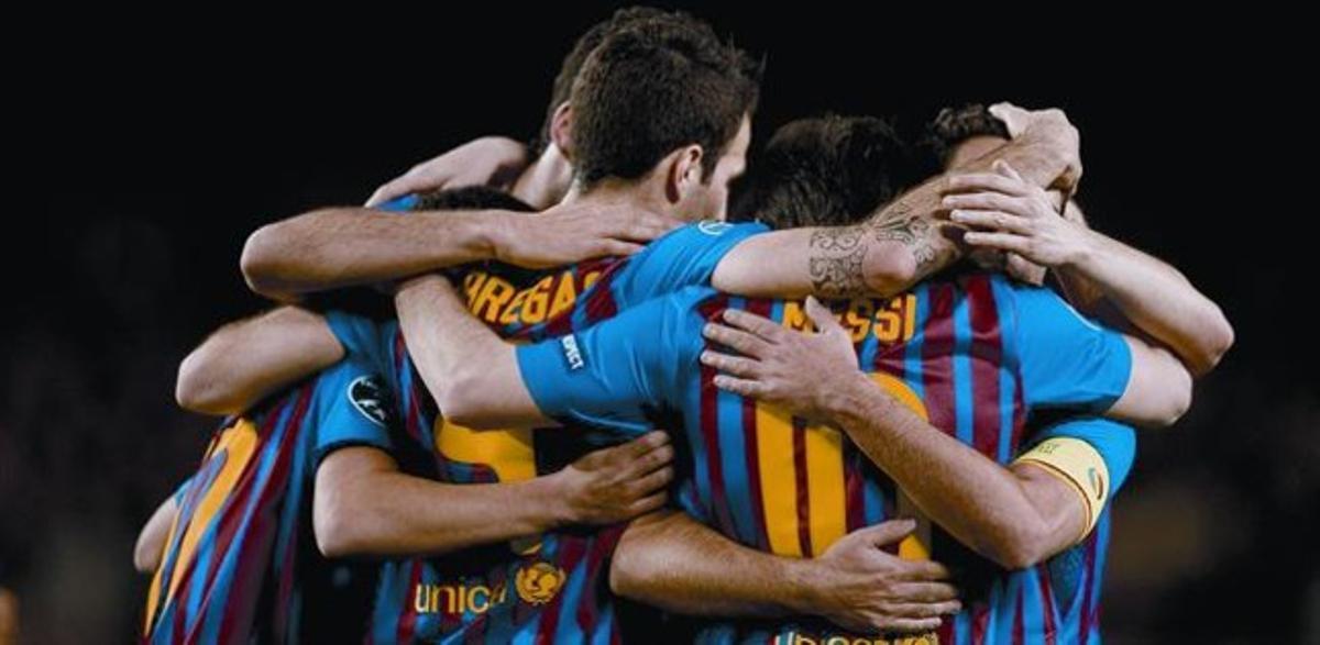 Els jugadors del Barça s’abracen amb Messi després d’un dels cinc gols de l’estrella argentina. Els jugadors del Barça s’abracen amb Messi després d’un dels cinc gols de l’estrella argentina.