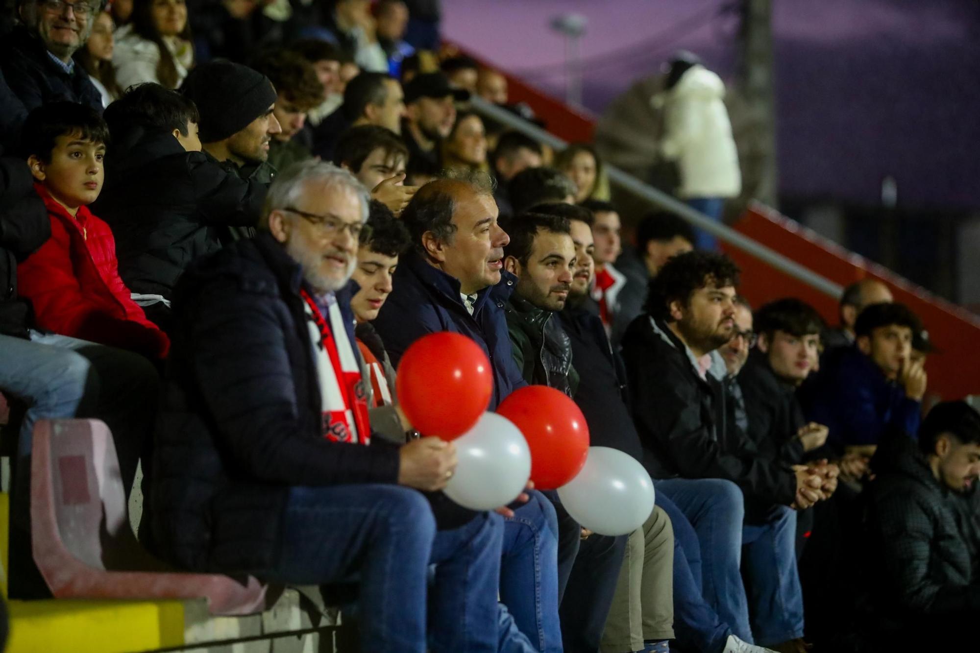 El Arosa disfruta de un día histórico en A Lomba ante un Primera División