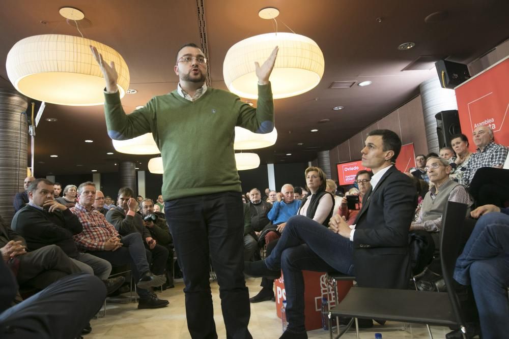 Asamblea con Pedro Sánchez en Oviedo