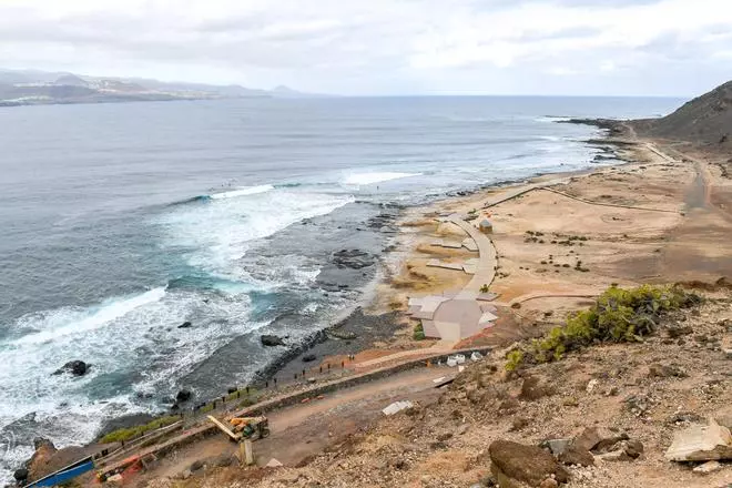 Las obras en el saneamiento de Las Coloradas no solucionan la contaminación en El Confital