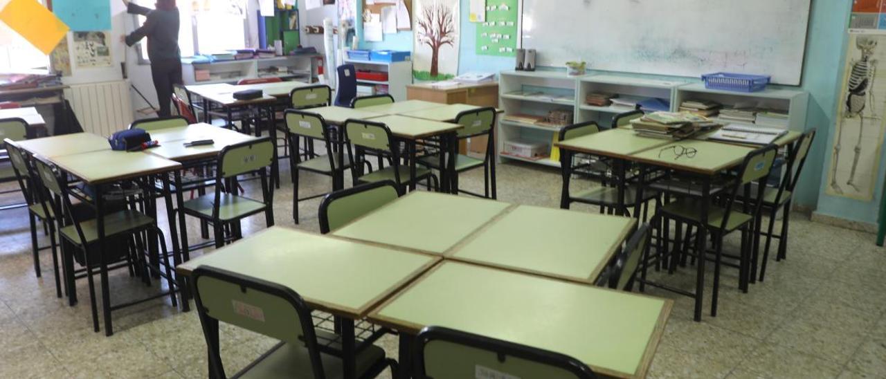 El aula de un colegio vacía durante la crisis del Covid-19. // Xoán Álvarez