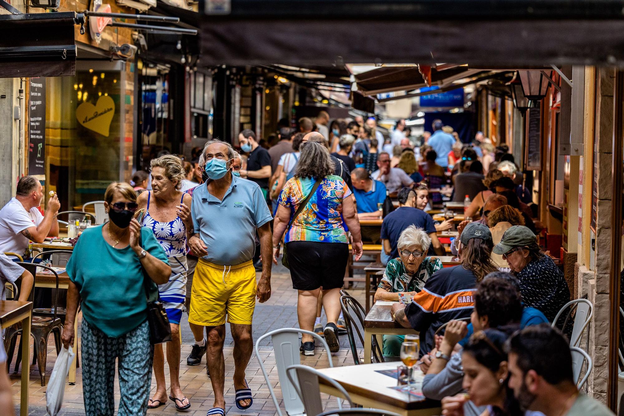 Benidorm llena en el puente y la hostelería se sitúa en cifras similares a Semana Santa