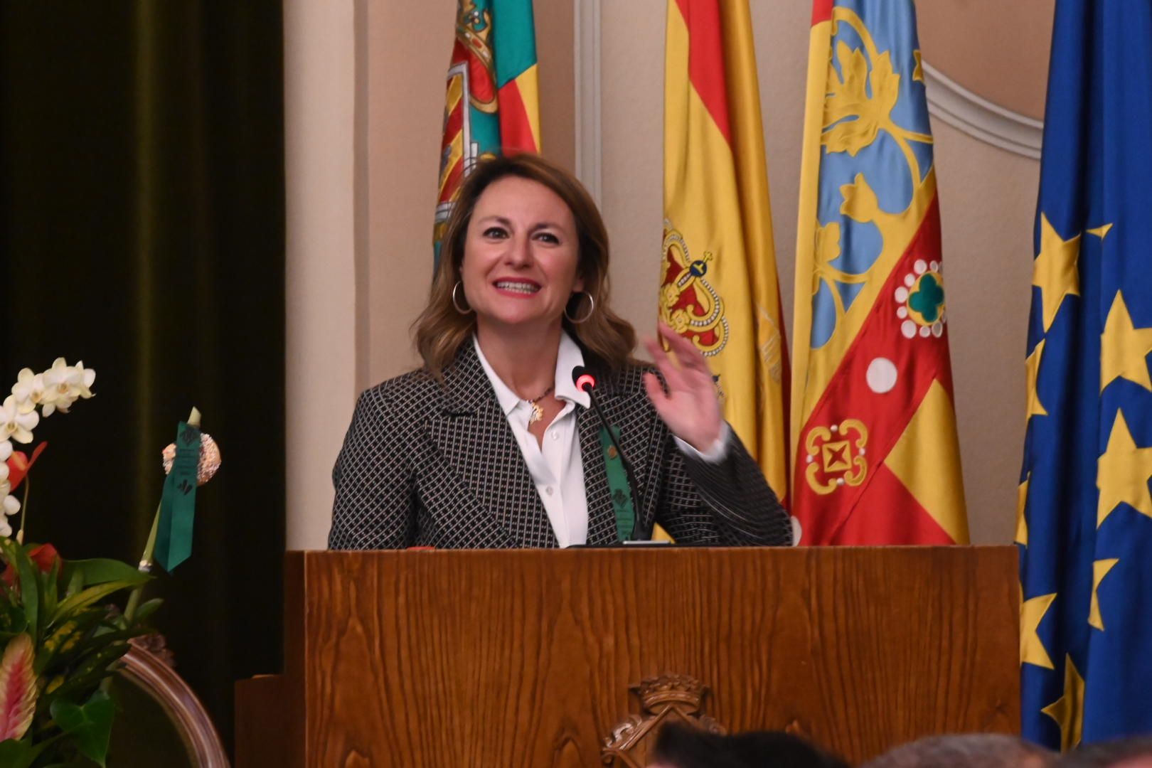 Galería de imágenes: Recepción de las reinas de los pueblos en el Ayuntamiento de Castelló