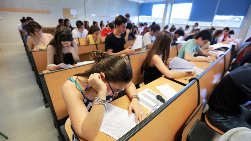 Los universitarios con mejor nota podrán recibir una ayuda de 1.500 euros