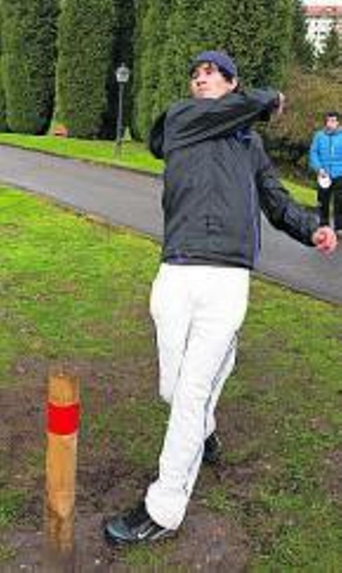 El frisbee golf busca su hueco en Asturias
