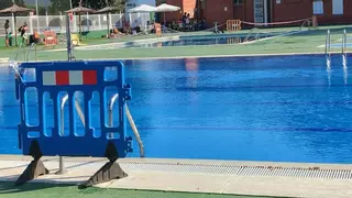 Tres piscinas cierran en la Catalunya central tras detectar defecaciones, coincidiendo con un reto viral