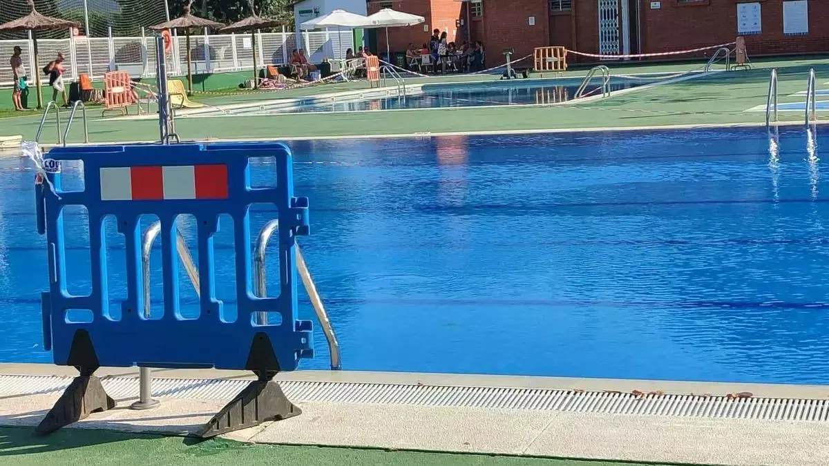 Tres piscinas cierran en la Catalunya central tras detectar defecaciones, coincidiendo con un reto viral