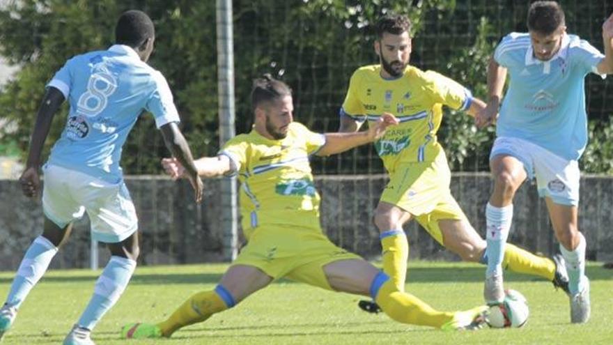 Imagen del partido de la semana pasada en Barreiro entre el Celta B y la Arandina. // José Lores