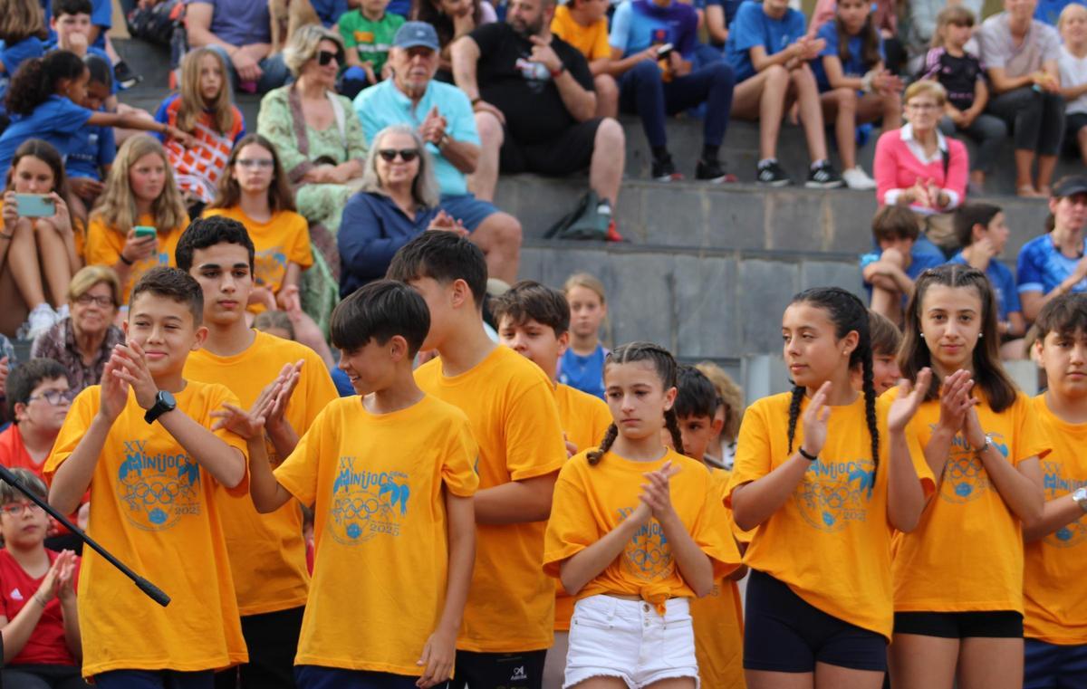 Els rellevistes que van portar la torxa pels carrers de Dénia