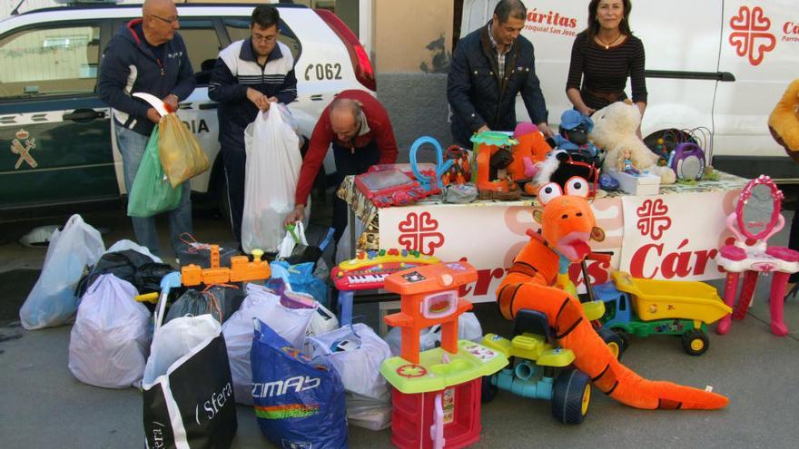 La Guardia Civil de Águilas realiza una colecta de juguetes a favor de Cáritas