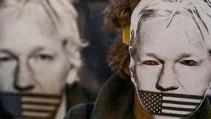 Protesta en Nápoles para pedir la liberación de Jlian Assange, este martes.
