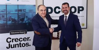 Cajamar firma un convenio con Dcoop para la transformación de cultivos