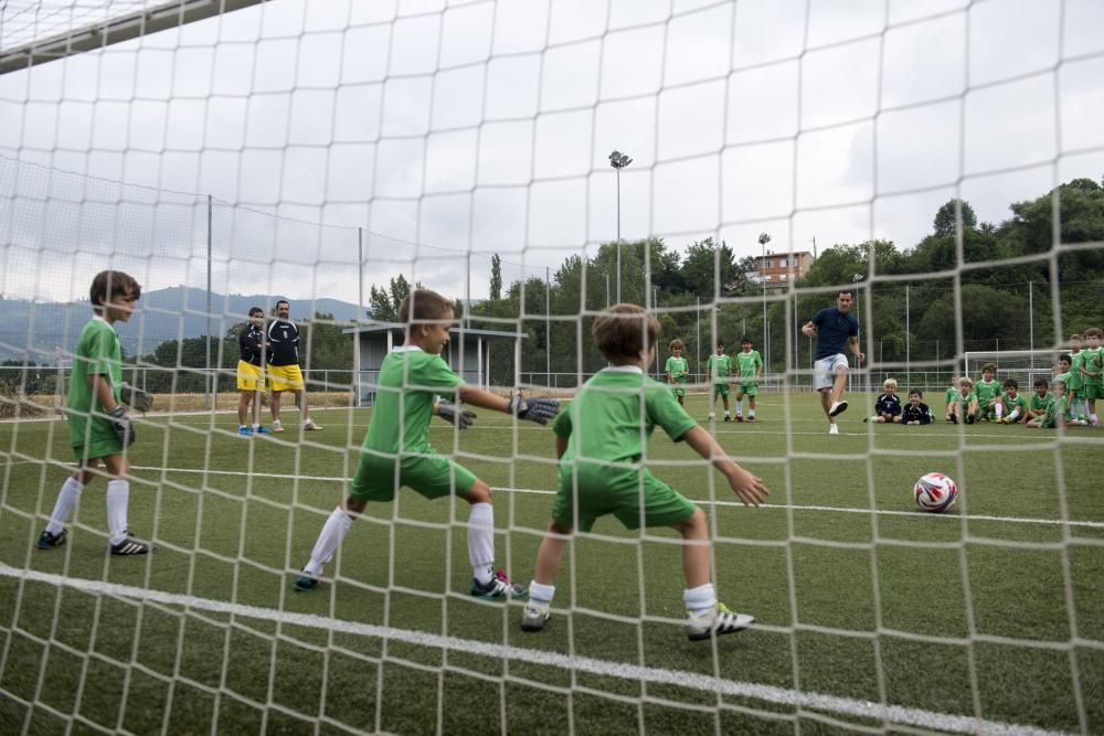 Linares visita el campus del Real Oviedo