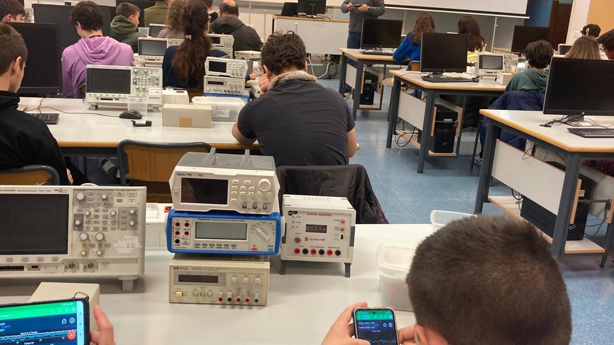 Un momento del taller sobre ciencia organizado por la UPV.