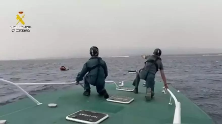 El rescate de un surfista a tres kilómetros de la costa del Cabo de Gata, Almería