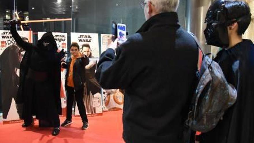 Amb màscares i al &#039;photocall&#039; del Bages Centre