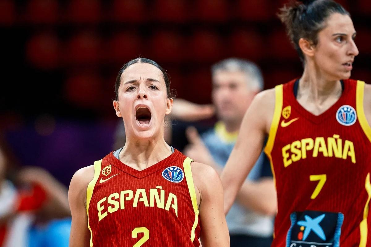 Mariona Ortíz celebra una canasta en los instantes finales que ayudó al triunfo de España