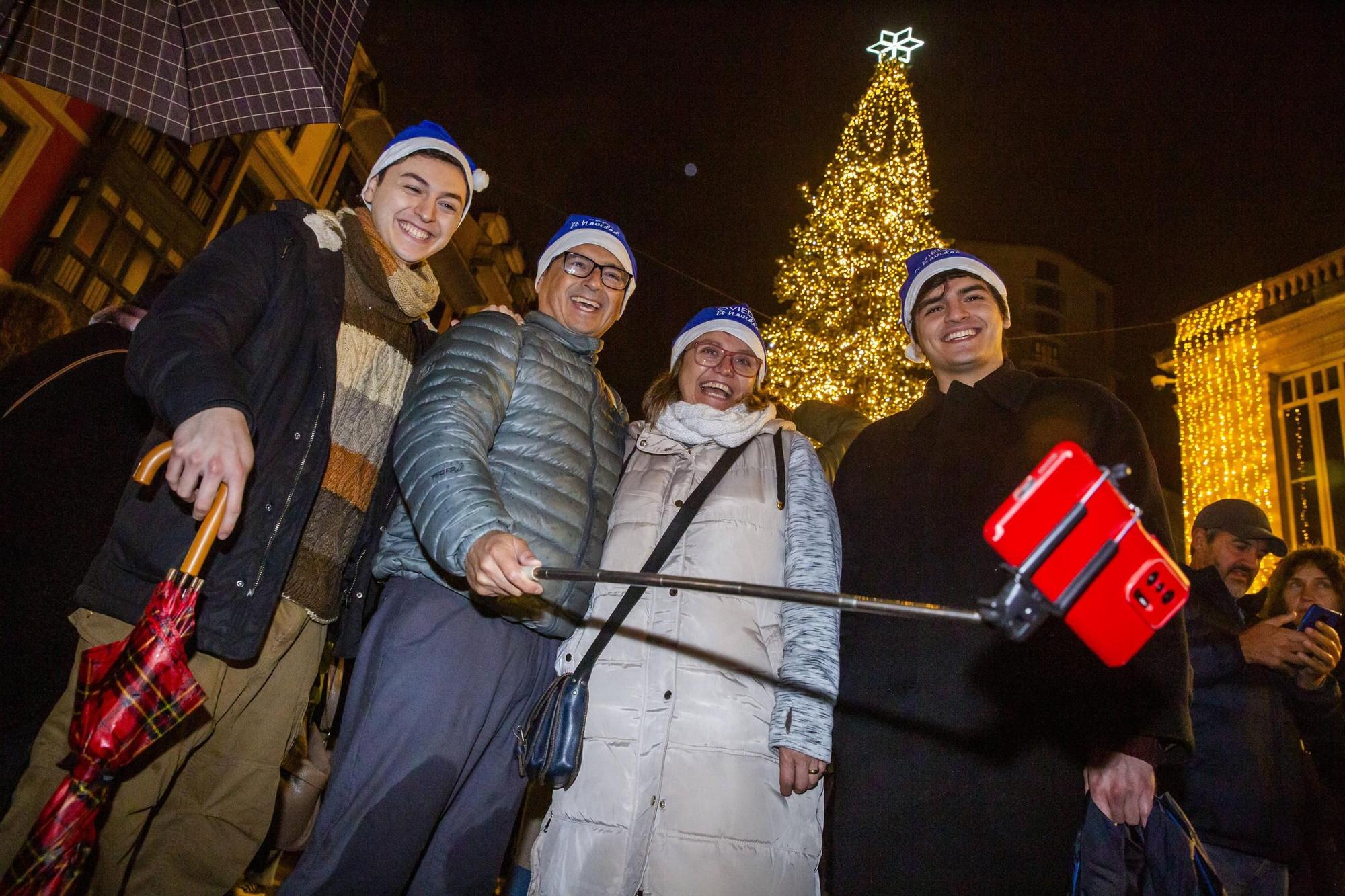 EN IMÁGENES: Así fue el encendido de la iluminación navideña en Oviedo