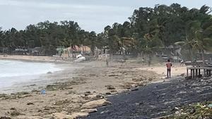 Imagen de este jueves de la costa de Mozambique con fuertes vientos antes de la entrada a tierra del ciclón.