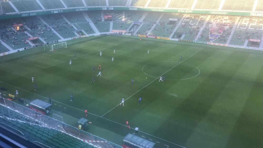 El partido entre el Elche y el Real Oviedo, en imágenes