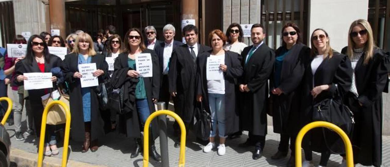 Abogados de Sagunt piden «dignificar» su profesión