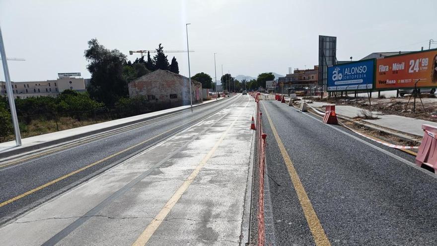 Así ha quedado la CV-91 en los accesos al Hospital Vega Baja de Orihuela tras la tala de árboles