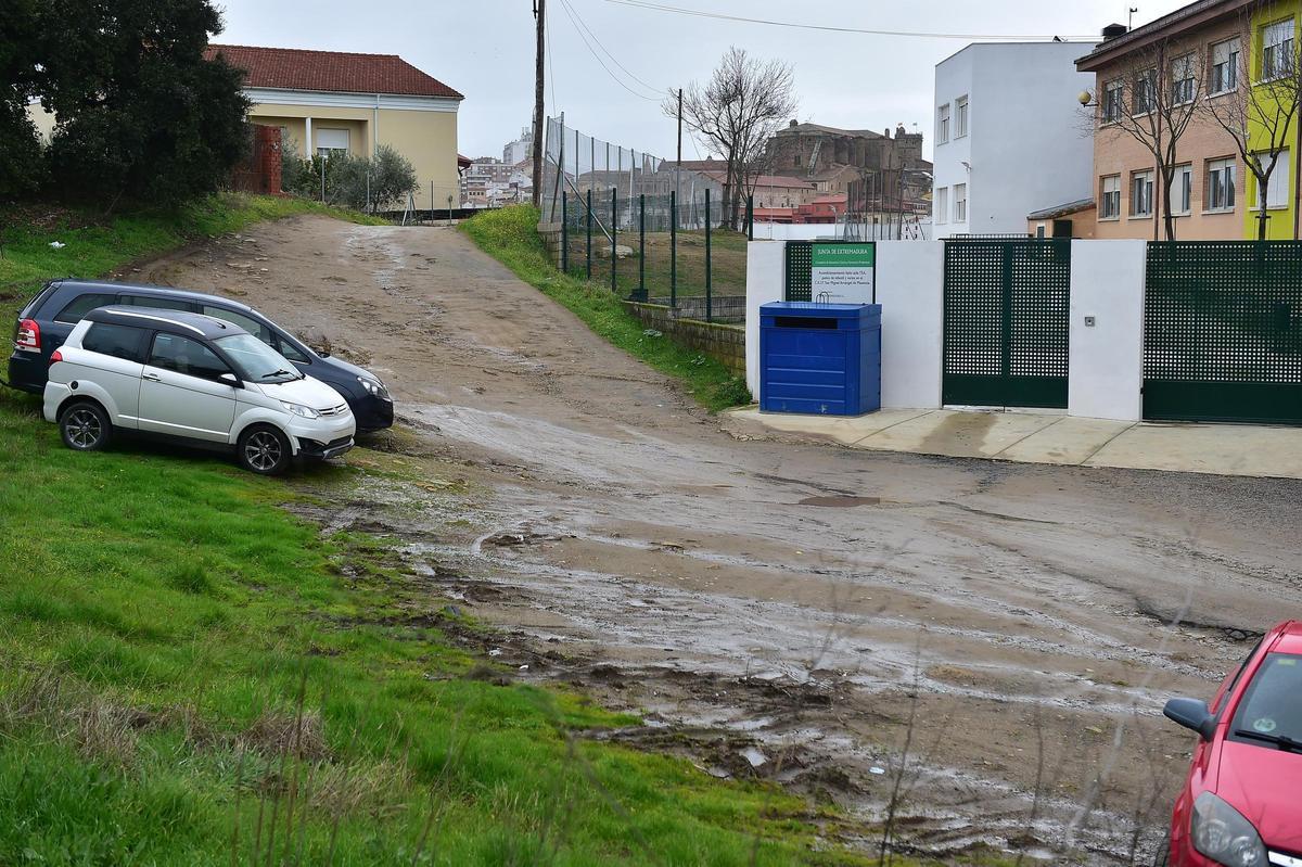 Fotogalería | Estado de los accesos al colegio San Miguel de Plasencia