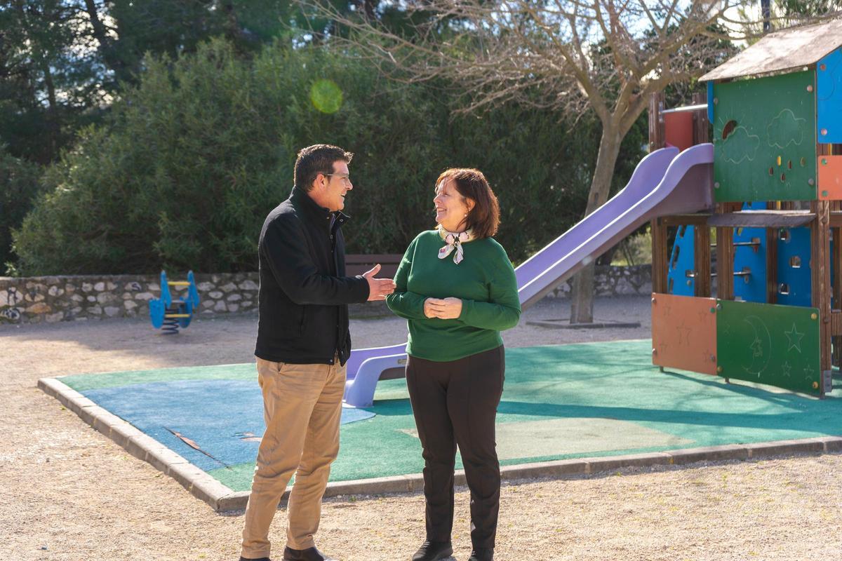 El alcalde de Ontinyent, Jorge Rodríguez, y la regidora de Sostenibilidad, Sayo Gandia.