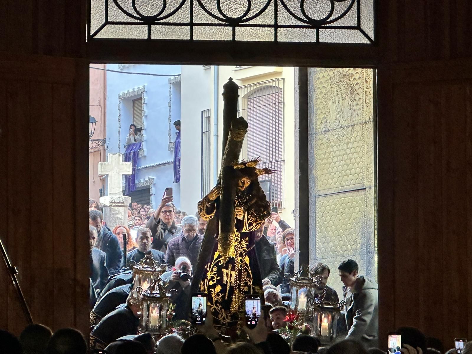 Masivo Via crucis de madrugada en Sagunt