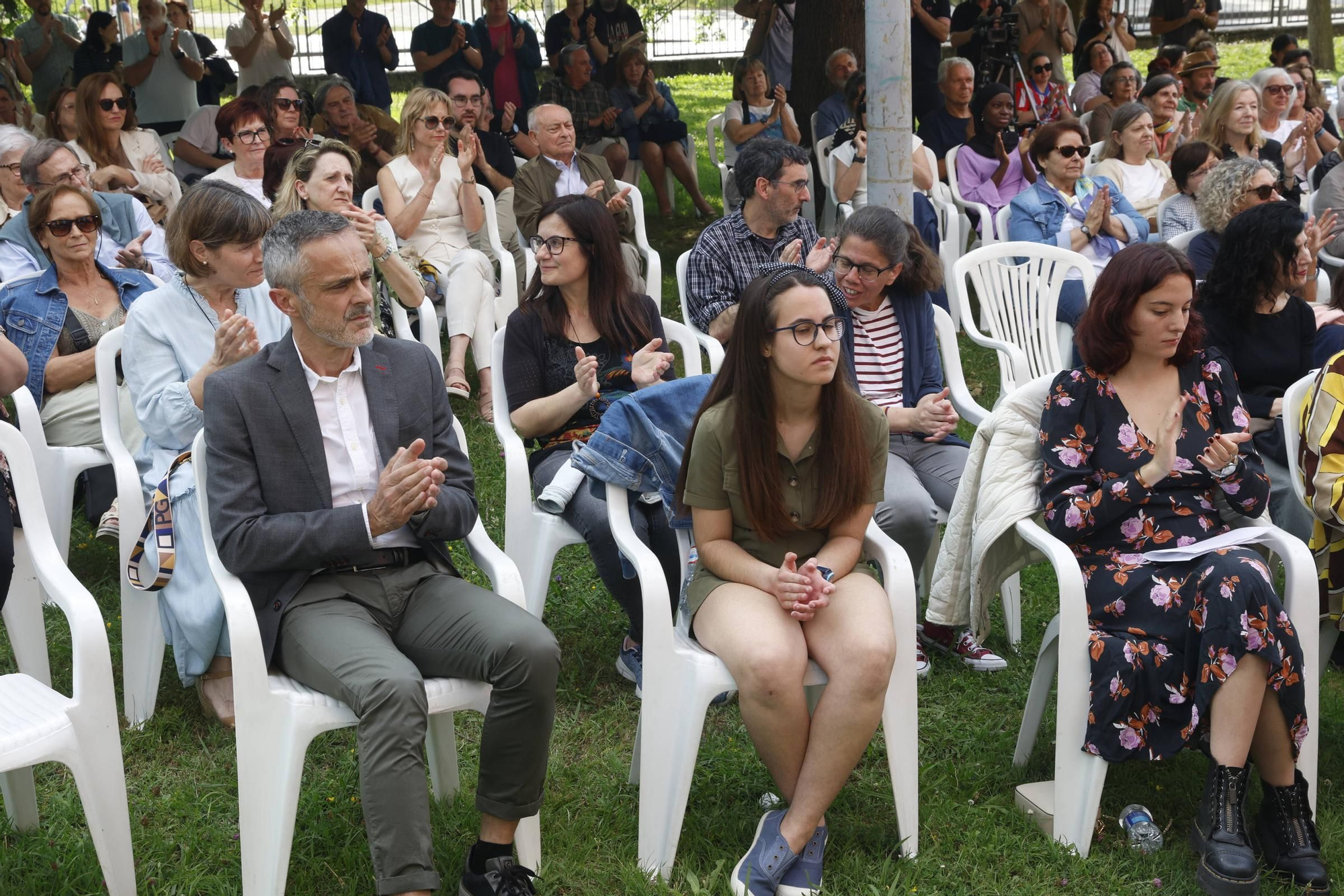 Emotivo homenaje a la profesora Ana Gloria Blanco en el IES Padre Feijoo (en imágenes)
