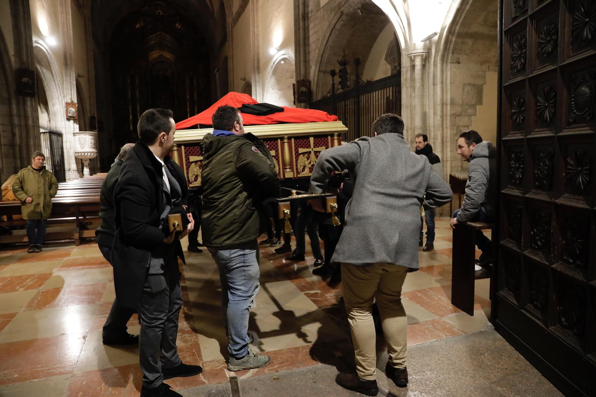 EN IMÁGENES: La Hermandad y Cofradía de Nuestro Padre Jesús Nazareno de Oviedo ya se prepara para la Semana Santa