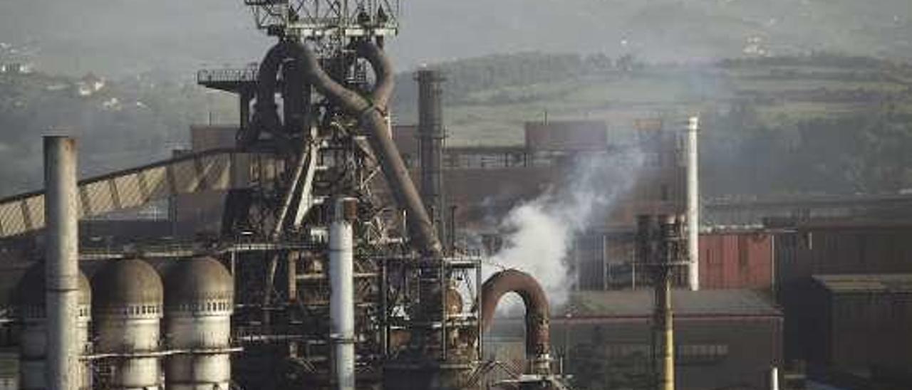 Uno de los dos hornos altos de Arcelor en Veriña.