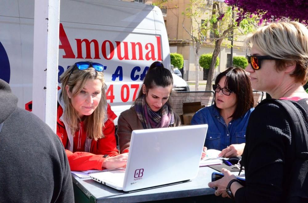 Entrega de dorsales de la III Carrera de la Mujer