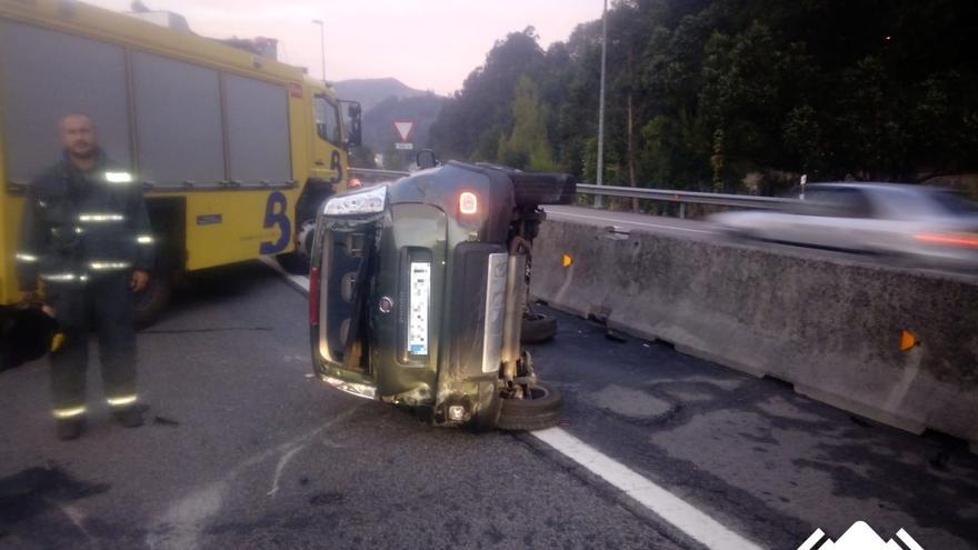 Herida una mujer de 65 años en un accidente de coche en Mieres