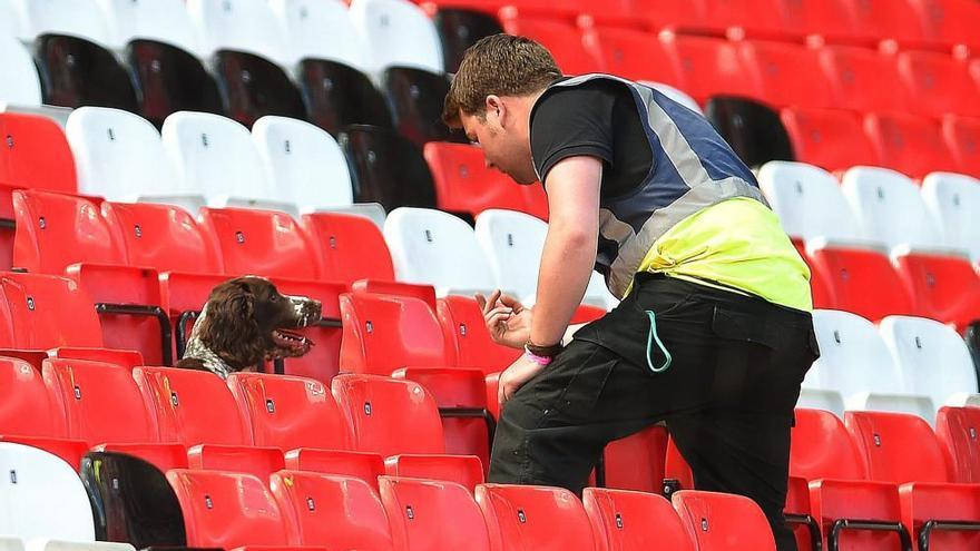 Evacuan Old Trafford por una amenaza de bomba