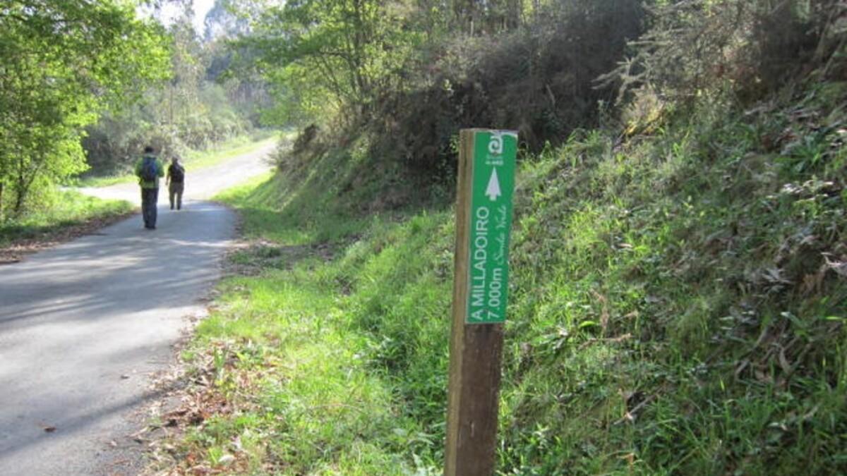 Un indicador en una ruta del Concello de Ames