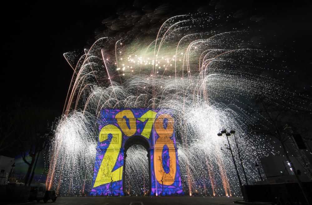 Celebració de cap d'any a l'Arc de Triomf de París