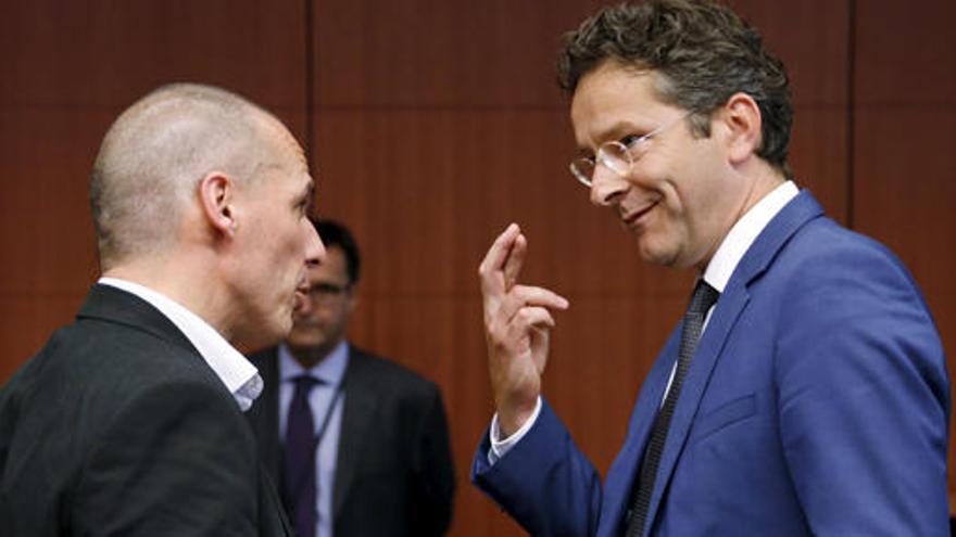 Varufakis, con el presidente del Eurogrupo, Jeroen Dijssembloem.