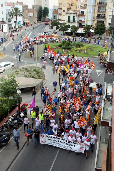 Manifestació contra els acomiadaments a Nylstar