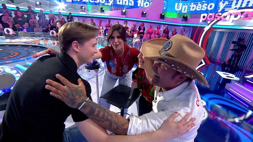 Una espectadora irrumpe en el plató de Pasapalabra durante la emisión del programa en Antena 3