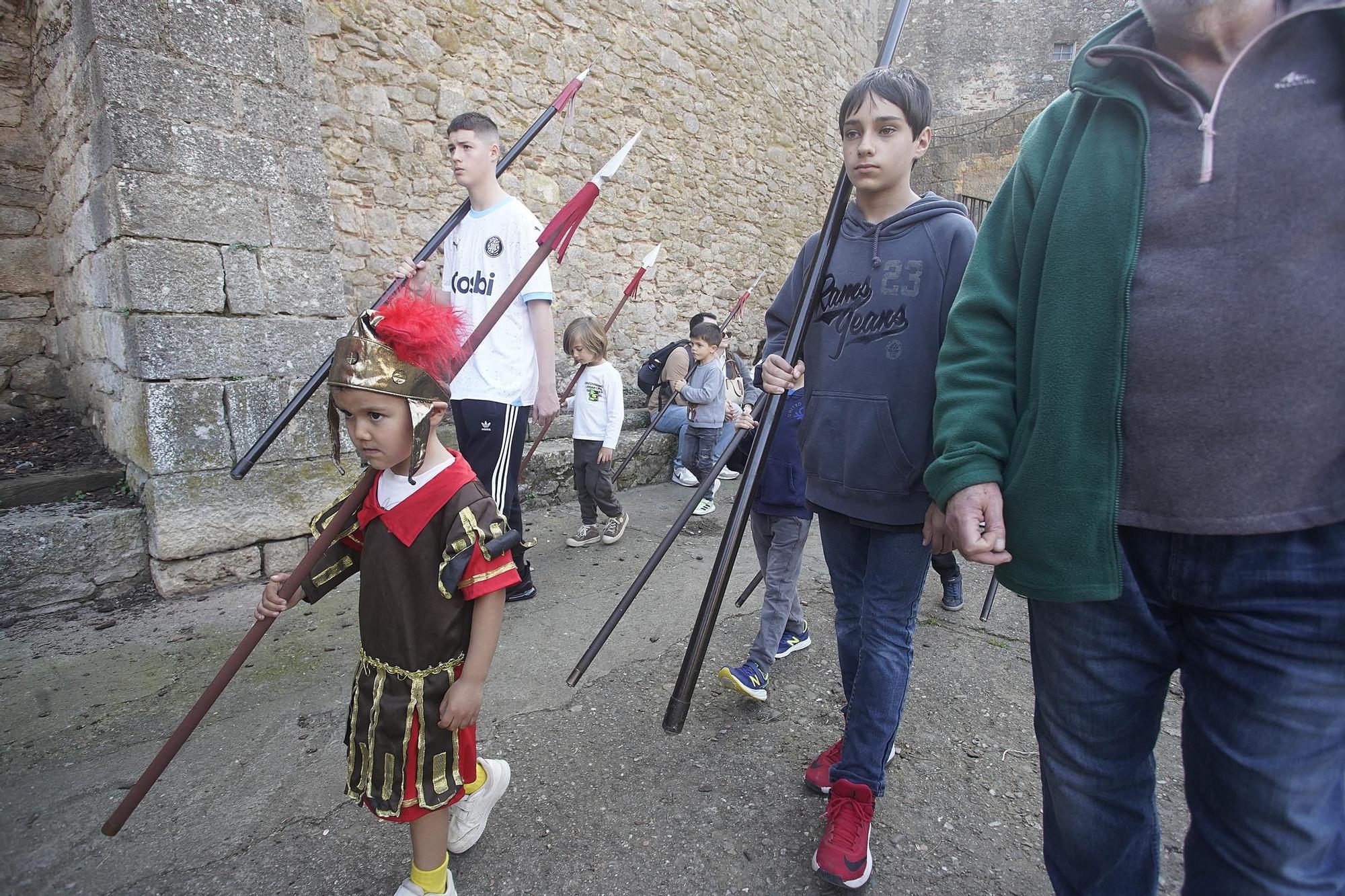 Els infants de Girona es converteixen en autèntics manaies per un dia