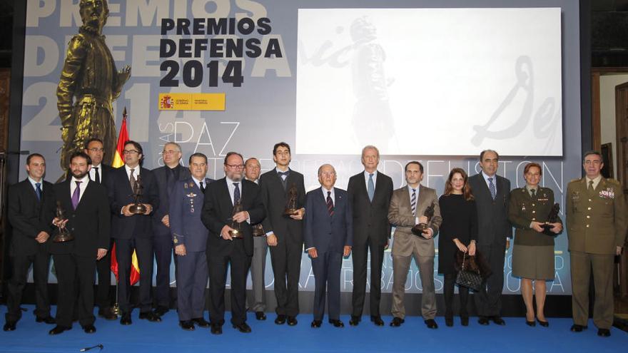 Los galardonados en los Premios Defensa 2014.