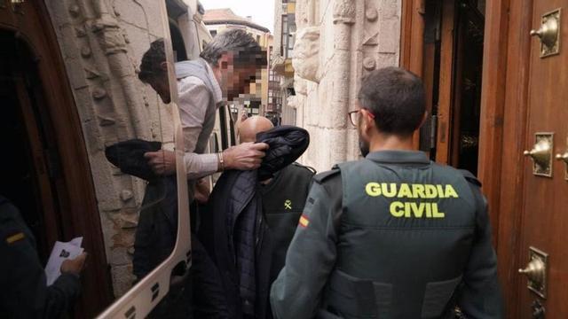 El acusado,Pedro F.R., a su llegada desde Topas al juicio celebrado en la Audiencia.