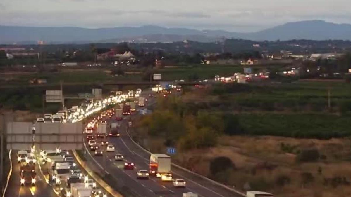 Imagen del estado del tráfico en la A-7 en dirección Barcelona.