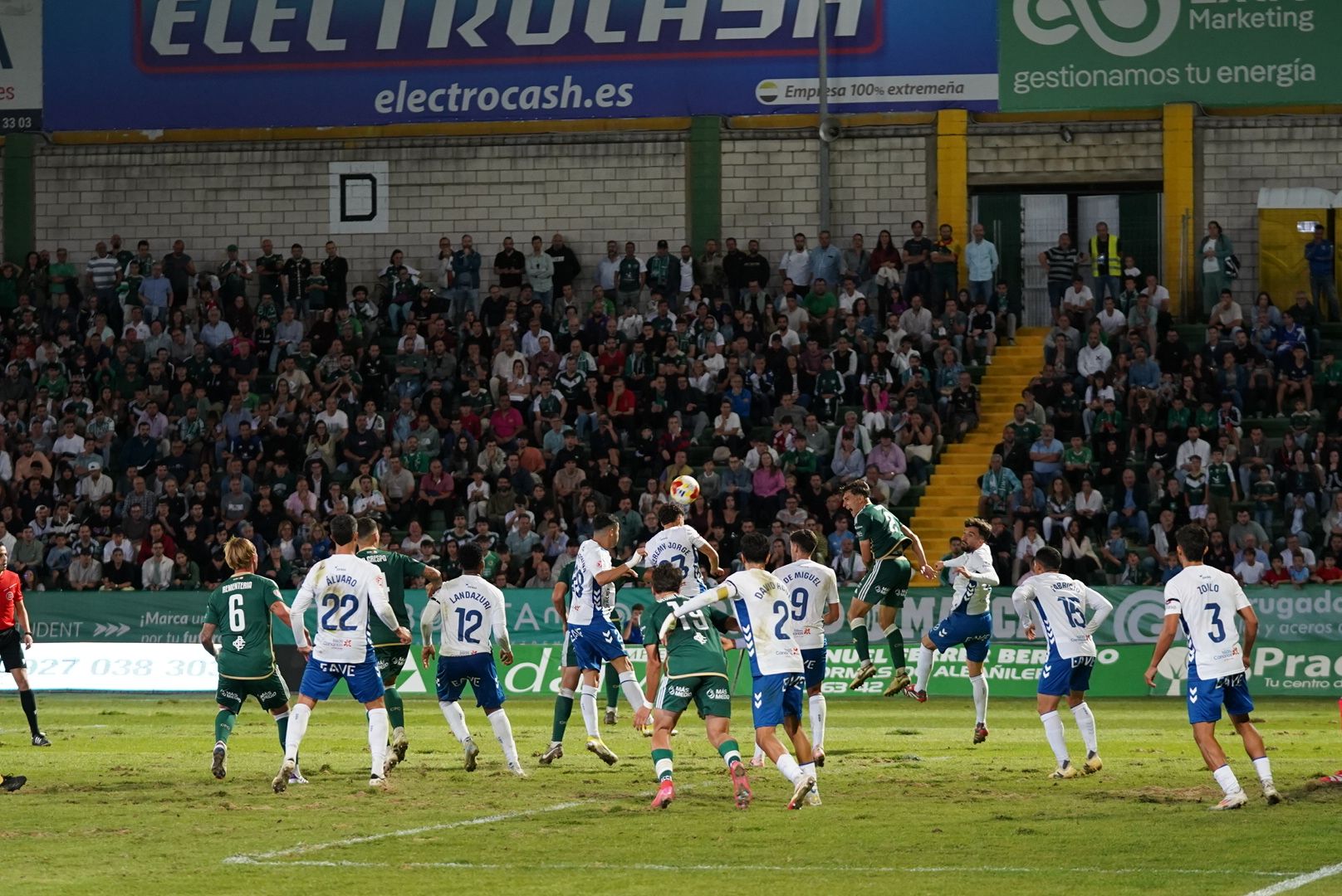 Las imágenes del Cacereño-Tenerife