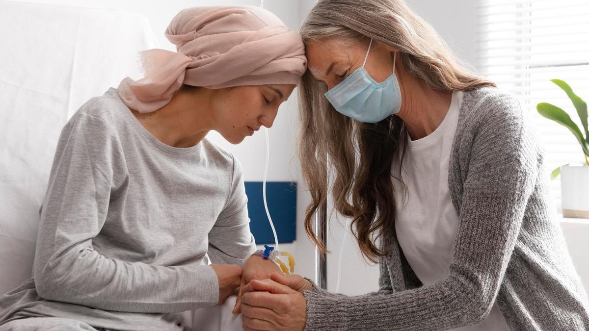 La contaminación, el plástico y la dieta influyen en la aparición precoz del cáncer de mama