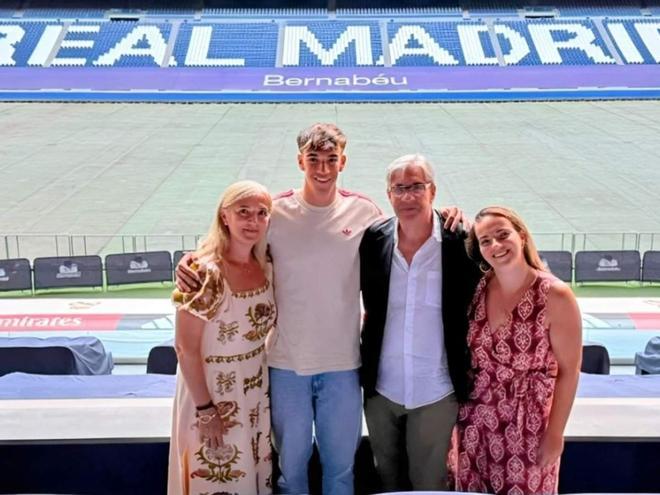 Juanjo, padre de Carlos Espí: "Lo que ha conseguido y ha llegado ha sido siempre a base de pico y pala"